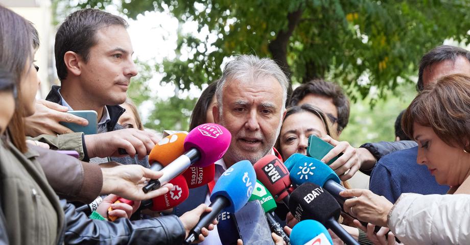 Torres exige a la derecha abandonar el discurso xenófobo ante las derivaciones de migrantes