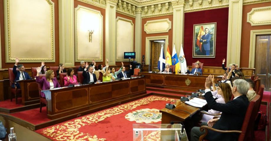 El Ayuntamiento de Santa Cruz reconoce el desempeño de un centenar de trabajadores