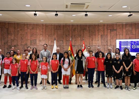 El Cabildo de La Gomera reconoce la labor de la mujer en el ámbito del fútbol insular
