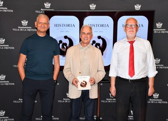 Presentado el libro Historia del CEIP La Luz de Patricio Hernández Díaz
