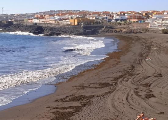 Telde cerrar&aacute; de manera temporal la cala de La Garita para una &oacute;ptima limpieza de algas