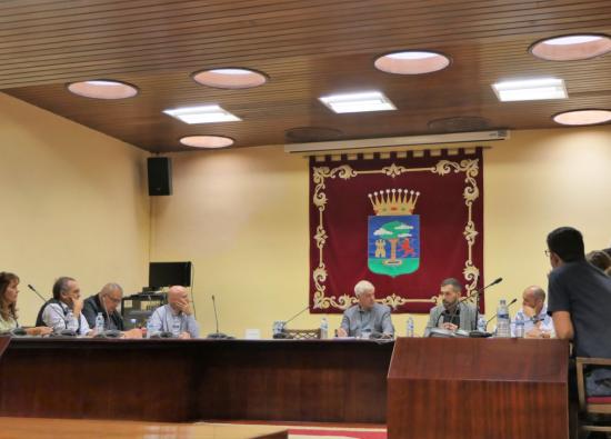 Gobierno canario y Cabildo de El Hierro trabajan en un convenio para mejorar la producción de piña tropical en la isla
