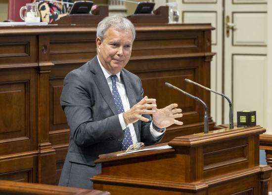 Sebastián Franquis: "El año pasado se pagaron 81 millones de euros, un 21% más de fondos, para subvencionar el transporte con el continente y paliar la doble insularidad de las islas“