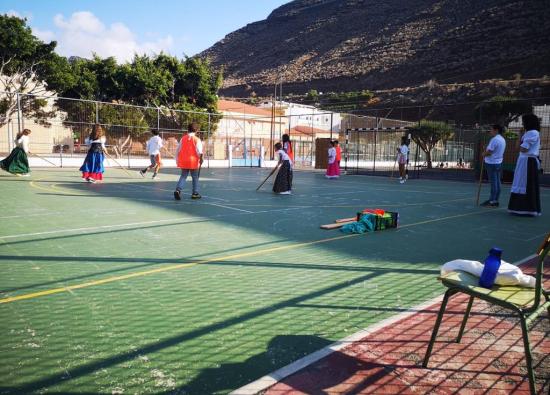 Los centros educativos acogen una serie de talleres artesanales para conmemorar el Día de Canarias