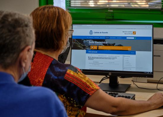 El Cabildo incorpora nuevos medios electr&oacute;nicos para la atenci&oacute;n a la ciudadan&iacute;a