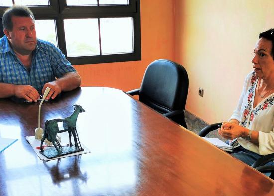 Antigua entrega 53.000 euros al apoya asistencial y directo de AFFA a enfermos de Alzheimer y otras demencias en el Municipio