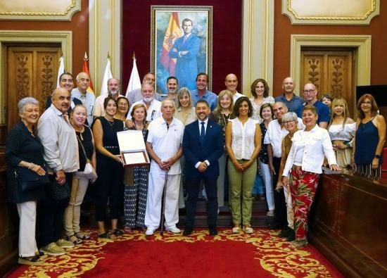 Santa Cruz reconoce la trayectoria del nadador Gregorio Tav&iacute;o a sus 96 a&ntilde;os