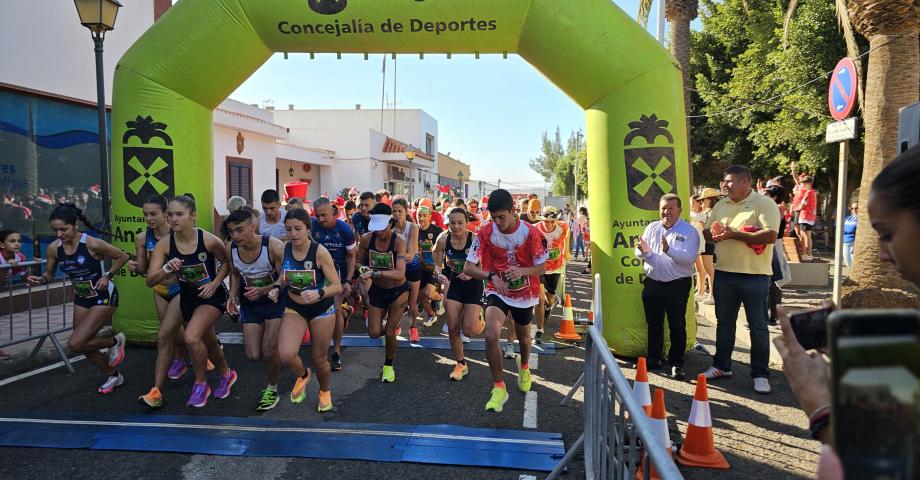  Más de 300 participantes en la I San Silvestre Antigua 2023