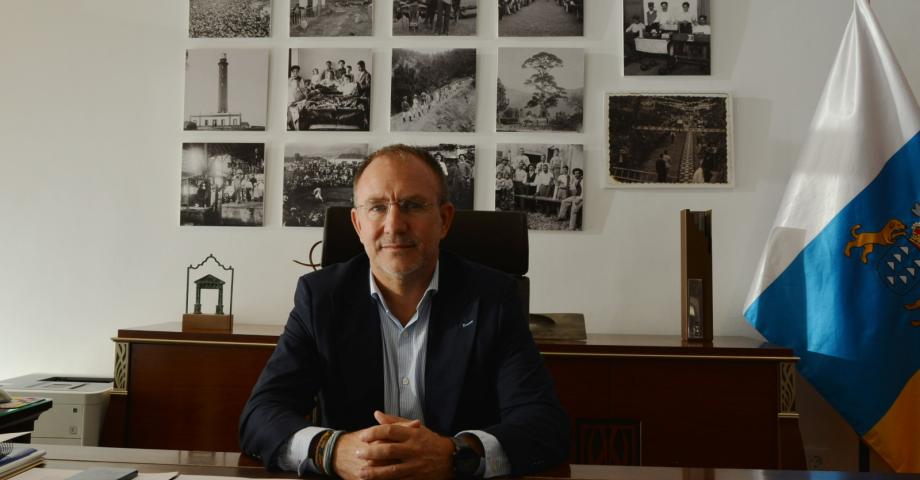 El Cabildo aporta cinco millones de euros a los ayuntamientos para la compra de terrenos que permitan construir viviendas públicas