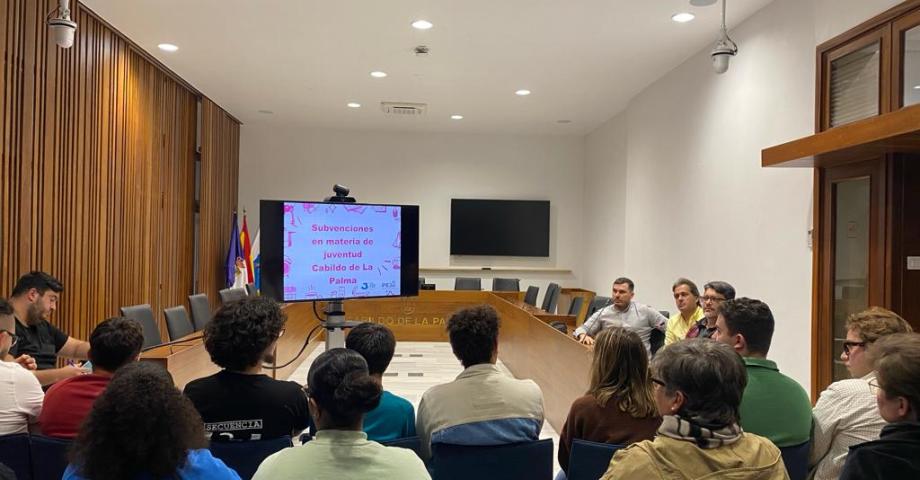 El Cabildo fomenta la participación de las asociaciones juveniles en la toma de decisiones del área