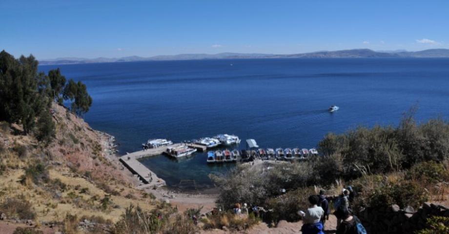 Los telares en Taquile: un viaje por la cultura peruana