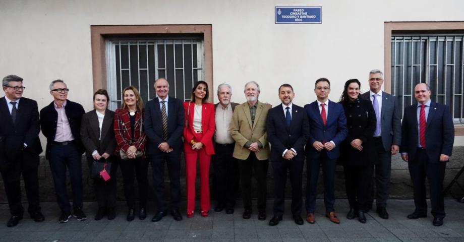 Santa Cruz reconoce a los hermanos Ríos con un paseo en el barrio Salamanca