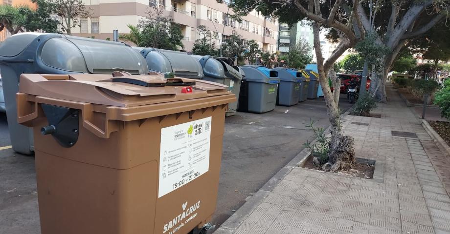 Santa Cruz sanciona con 2.500 euros a un vecino por dejar basura fuera del contenedor