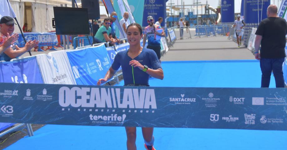 El triatlón XII Ocean Lava finaliza con las victorias de Nicholas Ward y Zaira Lorenzo