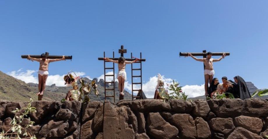 La Pasión de Adeje se abre camino ante el viento