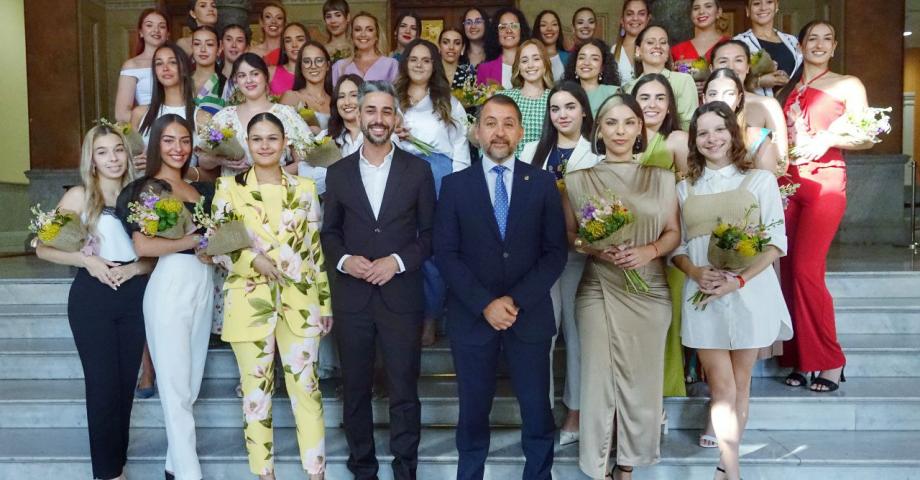 Santa Cruz recibió hoy en el Salón de Plenos a candidatas y candidatos de las Fiestas de Mayo