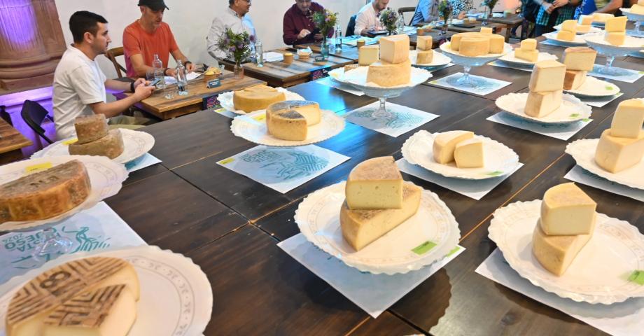 La Fiesta del Queso 2024 cosechó un rotundo éxito en su primera edición celebrada hoy en el casco de Guía