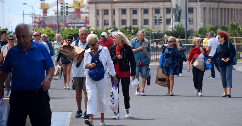 Los cruceristas gastan en Santa Cruz más de 140 millones de euros en 2023