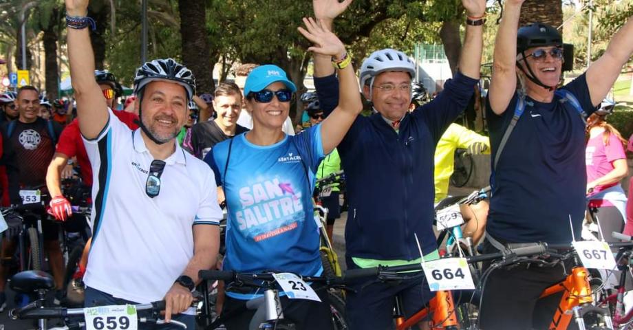 Cerca de 900 personas disfrutan de la Fiesta de la Bicicleta por las calles de Santa Cruz