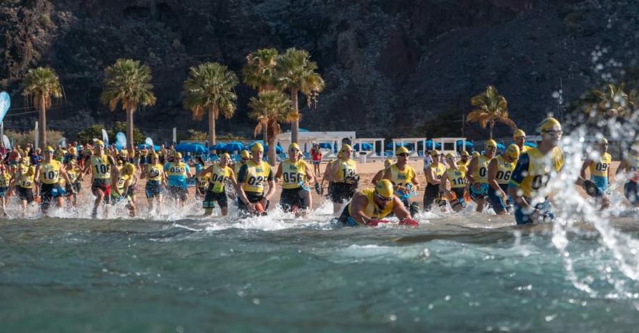 Éxito de organización y convocatoria de la Tenerife Swimrun en la playa de las Teresitas