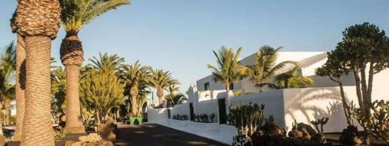 CC reclama a Sánchez "dos horas de sus vacaciones“ en Lanzarote para abordar la emergencia migratoria