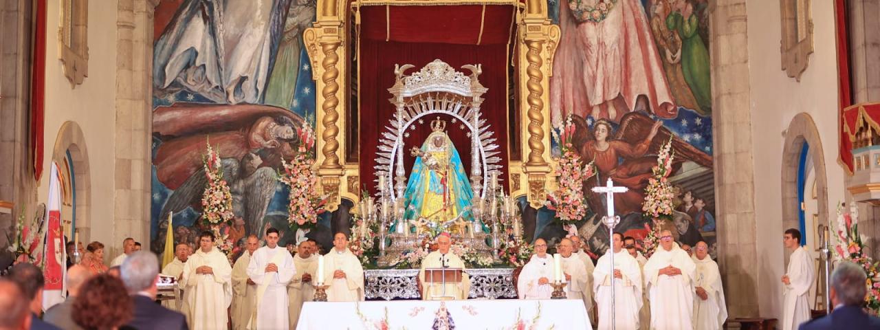 Una marea de peregrinos convierte el Día Grande de la Patrona de Canarias en una jornada excepcional
