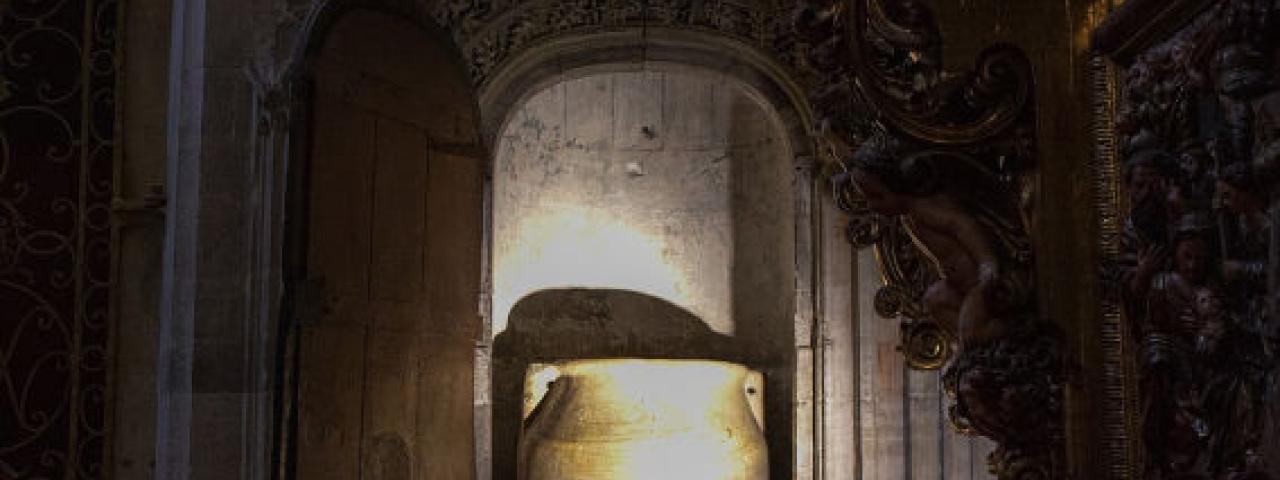 Una de las Hidrias de las Bodas de Caná en la Catedral de Oviedo