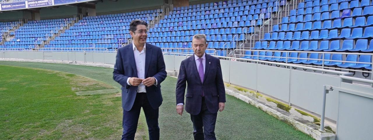 Pedro Martín reclama a Rosa Dávila que no amenace con retirar el apoyo al Club Deportivo Tenerife y compre las acciones a Garrido