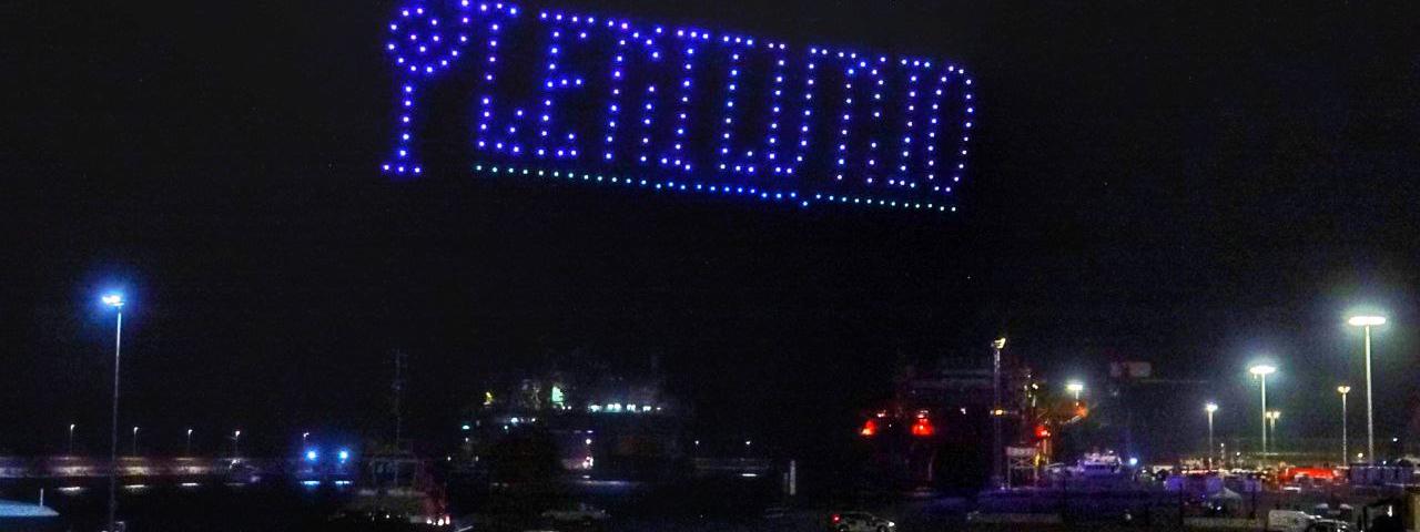 Más de 220 drones iluminan el cielo de Santa Cruz para inaugurar Plenilunio 2024