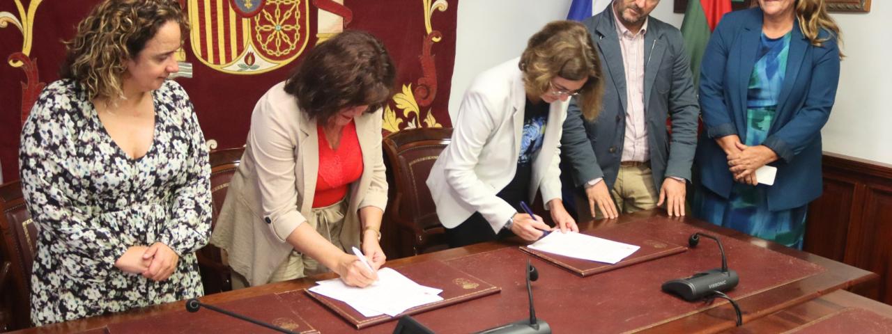 Tacoronte firma un convenio con el Colegio de Veterinarios de SC de Tenerife para reforzar el control y bienestar de las mascotas