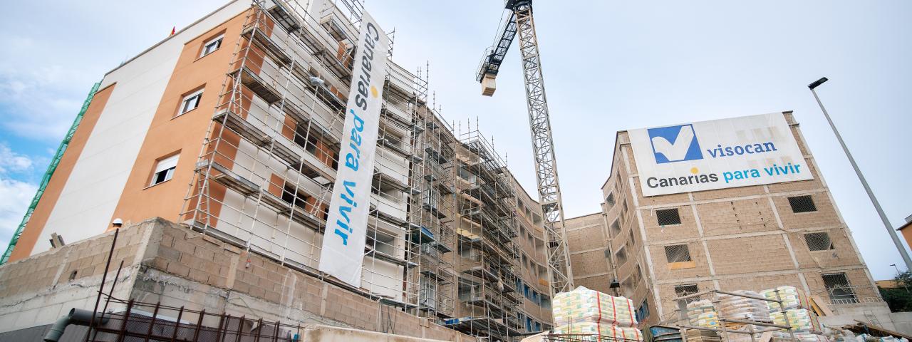 Pablo Rodríguez visita el piso piloto de las 100 viviendas protegidas que construye Visocan en Santa Cruz de Tenerife