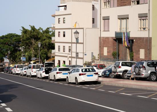 El Cabildo pone en marcha un estudio para analizar el servicio y consumo de taxi en La Gomera