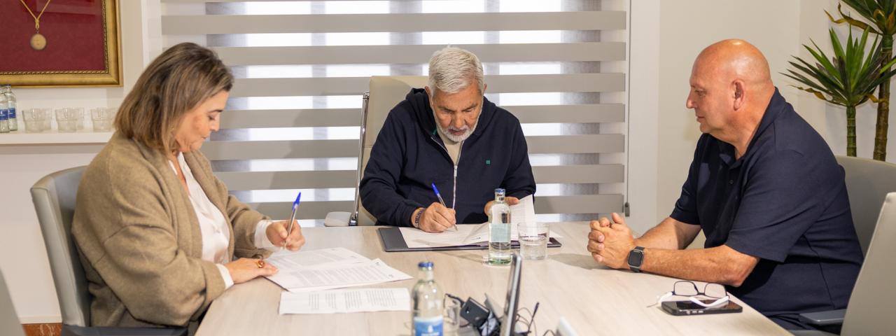 Ayuntamiento de Adeje y Televisión Canaria renuevan su acuerdo para la emisión de la representación de La Pasión