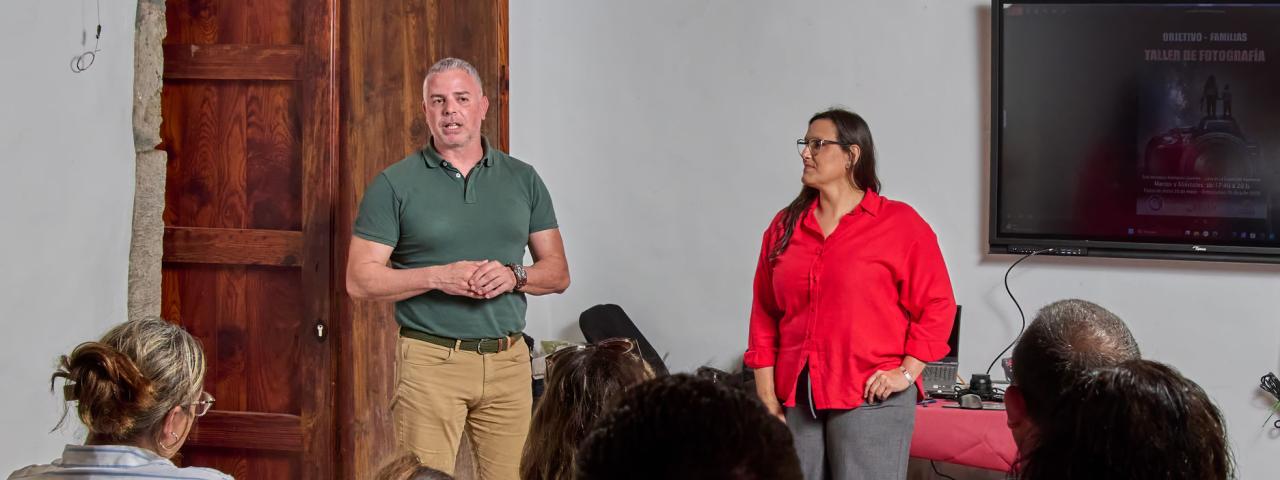 Tacoronte inaugura un nuevo taller de fotografía en familia