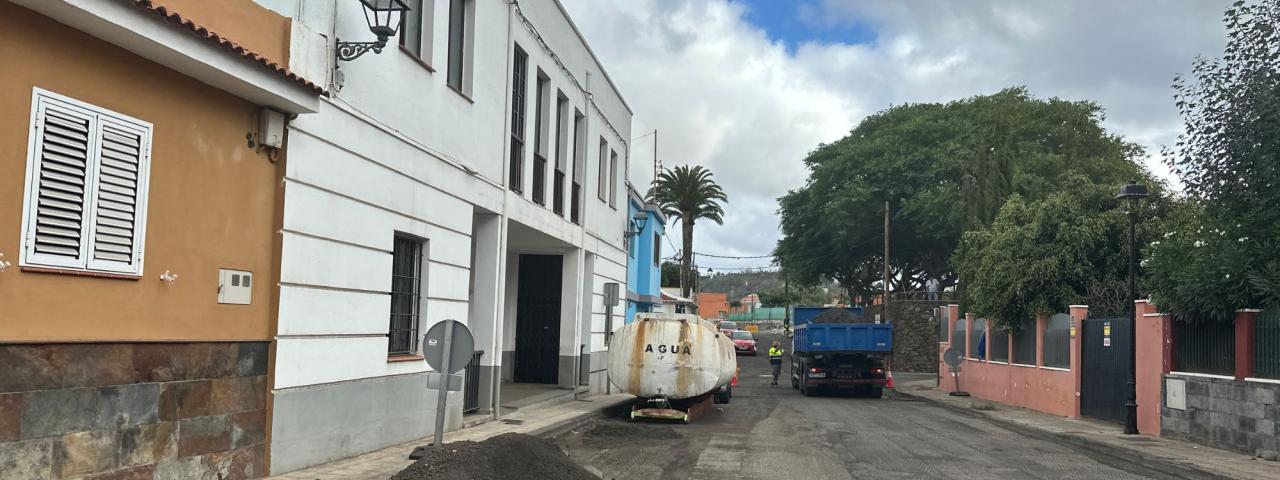 En marcha los trabajos de adecentamiento y reasfaltado en las calles Las Higueras y Adelantado