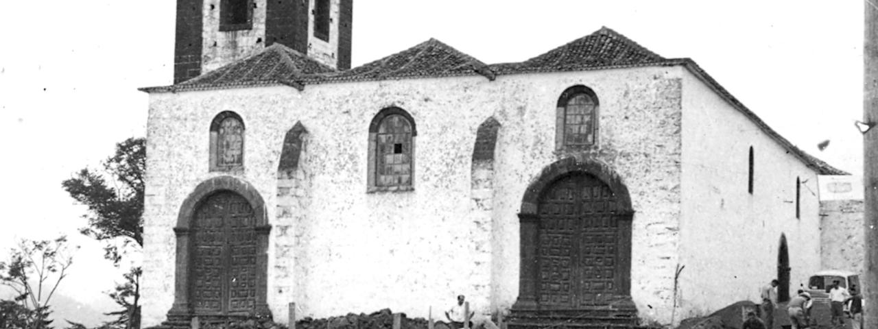 El Ayuntamiento de Tacoronte homenajea a los vecinos que hicieron posible la construcción de la plaza de Santa Catalina