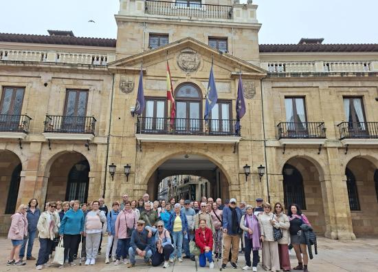 Medio centenar de mayores de Tacoronte participa en un viaje a Asturias