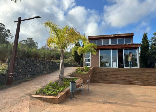 Finaliza el cerramiento integral del local social de Camino La Cuesta