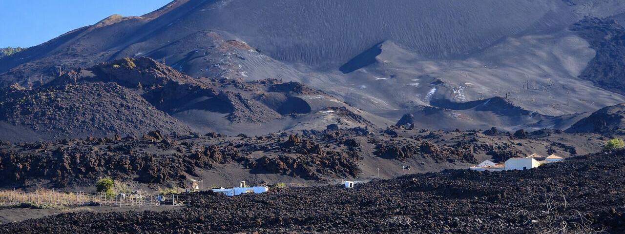 Afectados del volc&aacute;n exige un reparto justo de las ayudas para que no haya damnificados "de primera y de segunda