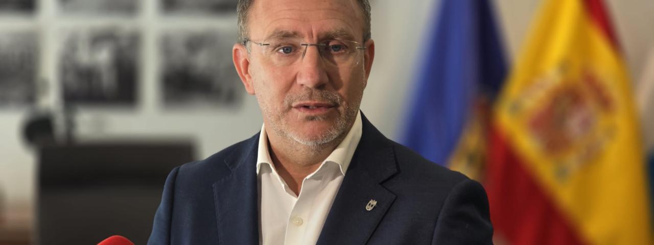 El Cabildo cierra temporalmente el acceso a Playa Chica, como medida de seguridad, para obtener más datos en los trabajos de mitigación de gases