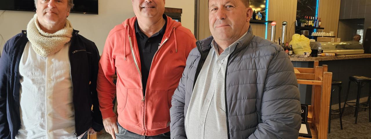 Antigua da la bienvenida al Restaurante Bar Tapas La Real 32