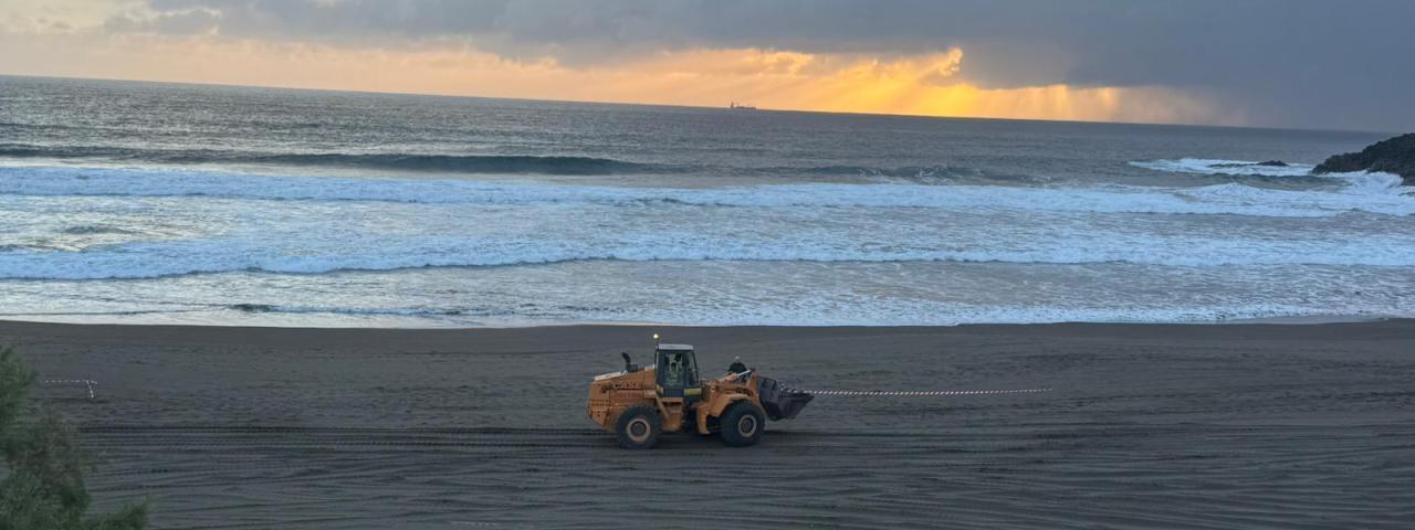 Demarcaci&oacute;n de Costas impulsa el trasvase de arena desde Playa del Hombre a Hoya del Pozo