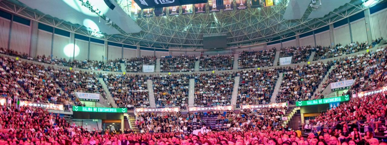 5.000 personas llenan por tercera vez el pabell&oacute;n Santiago Mart&iacute;n para re&iacute;r con La Quedada del A&ntilde;o, que ya tiene fecha para la edici&oacute;n de 2027