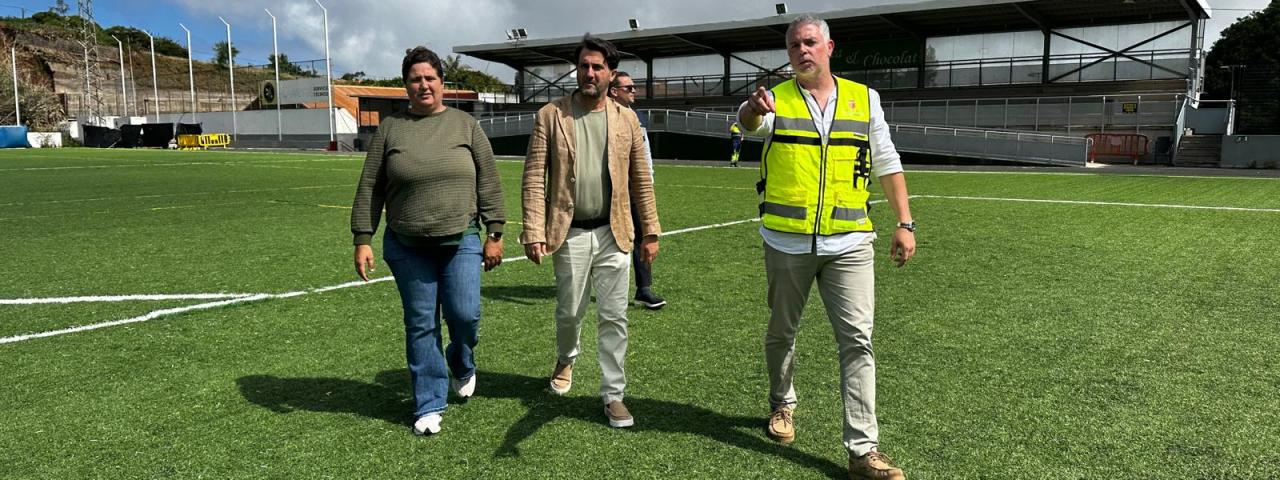 Comienzan los trabajos de reforma y modernización de la instalación eléctrica del campo de fútbol de Barranco Las Lajas