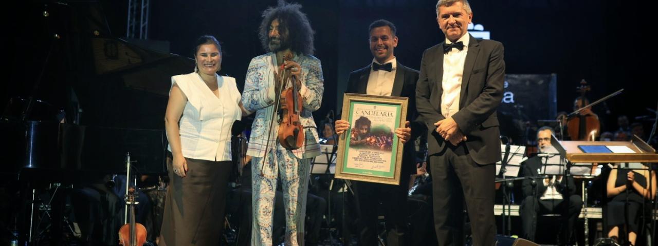 "A Orillas del Mar firma una noche para el recuerdo con Ara Malikian y la Banda Las Candelas