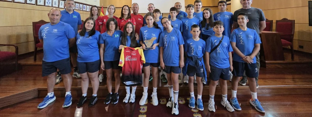 La Villa Mariana recibe al Club Ciclista Barbanza en la consolidación de la hermandad ciclista entre Candelaria y Galicia