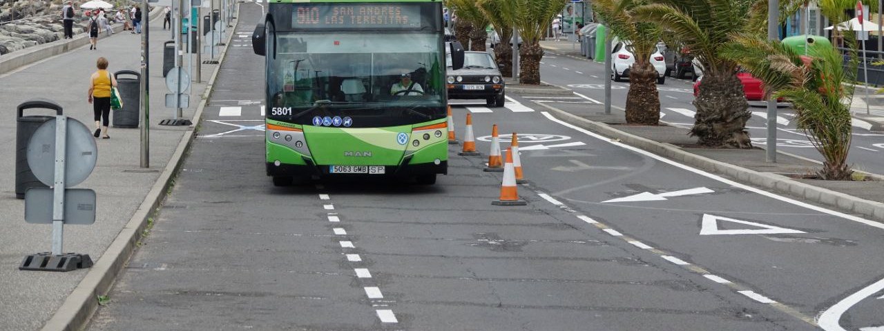 Santa Cruz activa el carril bus a Las Teresitas para el próximo sábado y el domingo