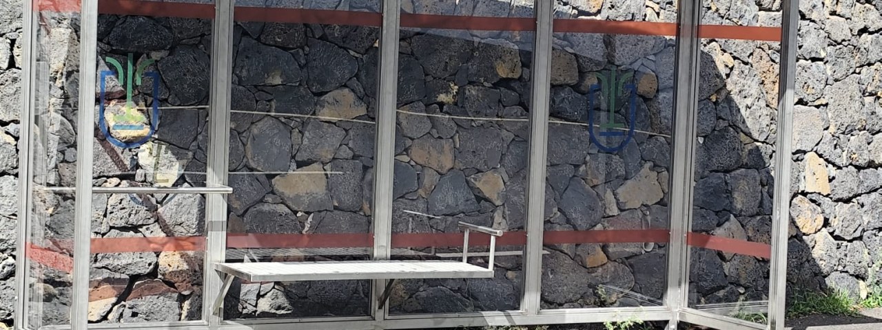 El Cabildo de La Palma concluye la instalación de diez nuevas marquesinas urbanas en cinco municipios de la isla