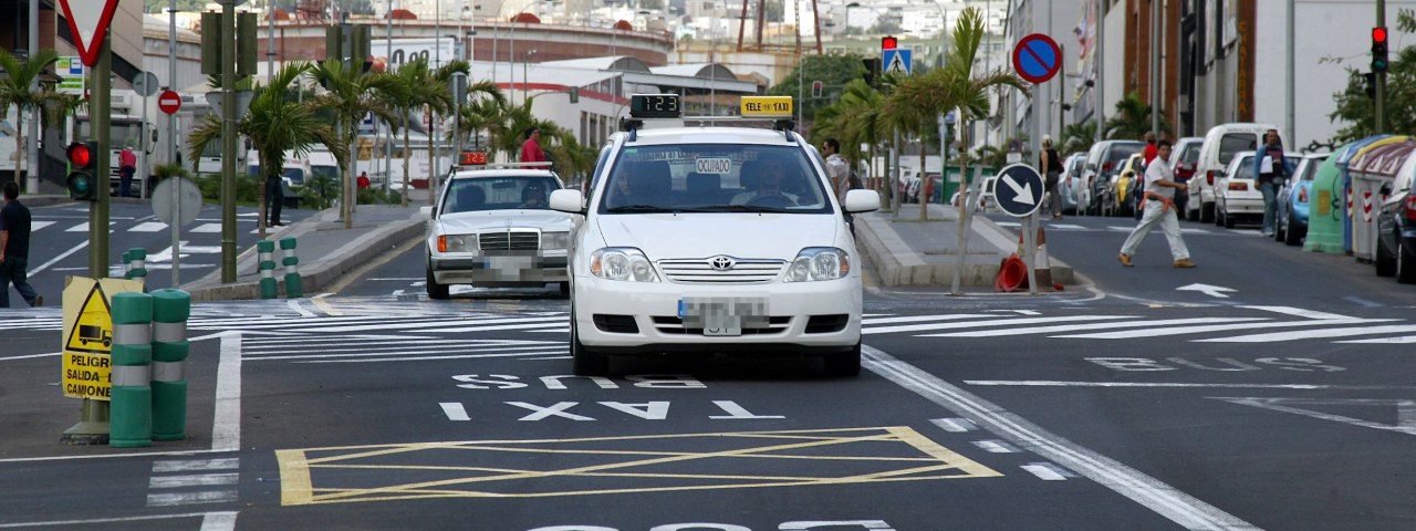 La Mesa del Taxi de Santa Cruz aborda durante más de tres horas la modernización del sector