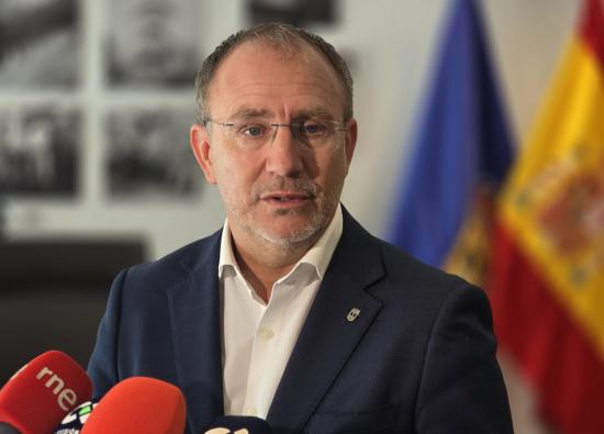 El Cabildo cierra temporalmente el acceso a Playa Chica, como medida de seguridad, para obtener m&aacute;s datos en los trabajos de mitigaci&oacute;n de gases